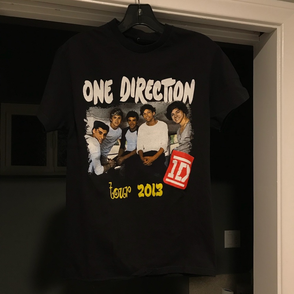 One Direction 2013 Tour Shirt - Picture 1 of 4
